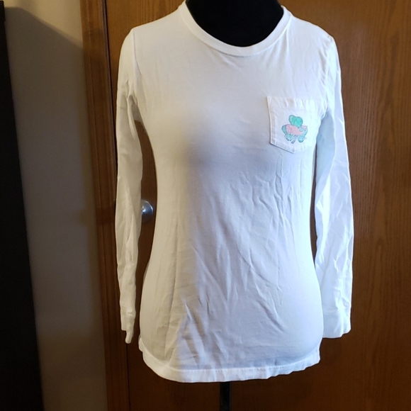 Vineyard vines long sleeve white tshirt whale 🐋 - Picture 3 of 6